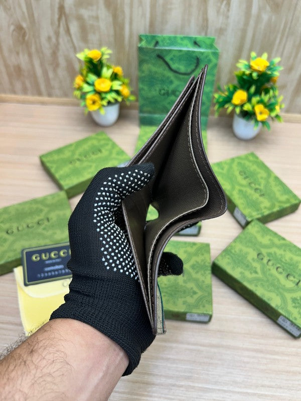 Gucci GG Supreme Canvas Wallet – Beige with Web Stripe & Chrome GG Emblem